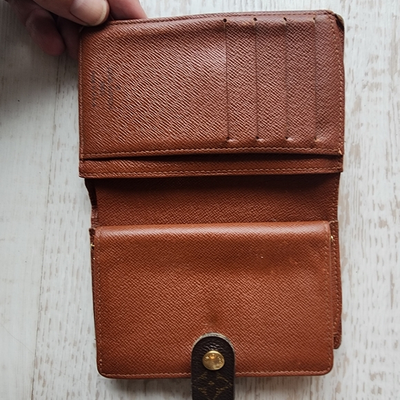 Louis Vuitton kisslock wallet - Picture 9 of 16